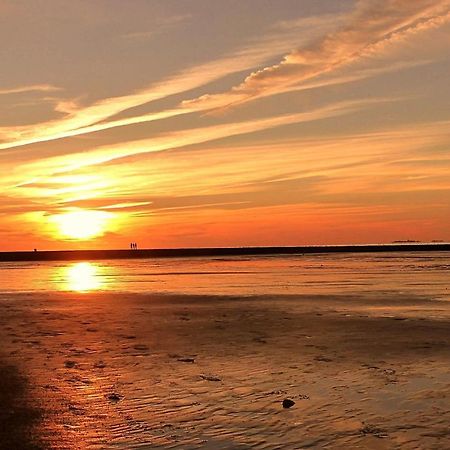 Luettje Huus Frieda Mit Strandkorb Am Strand Von Mai Bis September Cuxhaven Bagian luar foto