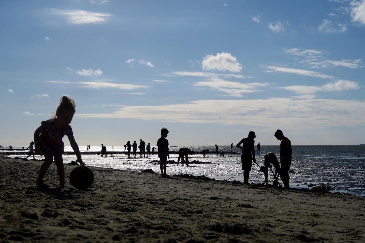 Luettje Huus Frieda Mit Strandkorb Am Strand Von Mai Bis September Cuxhaven Bagian luar foto